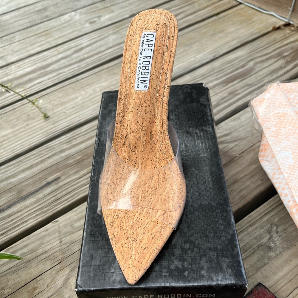 New in box Cape Robbin pointy cork heels